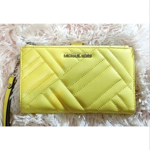 Michael Kors Peyton Large Quilted Double-Zip Wristlet Wallet - Picture 1 of 9